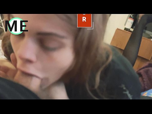 ❤️ Πούτσος στο λαιμό της, σκισμένο καλσόν και σκισμένα τακούνια ️❌ Πόρνο fb ❌️