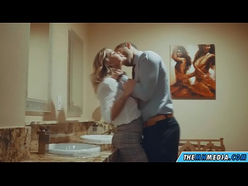 ❤️ Όταν μια πλούσια ξανθιά σε αποπλανεί σε μια δημόσια τουαλέτα ️❌ Πόρνο fb ❌️